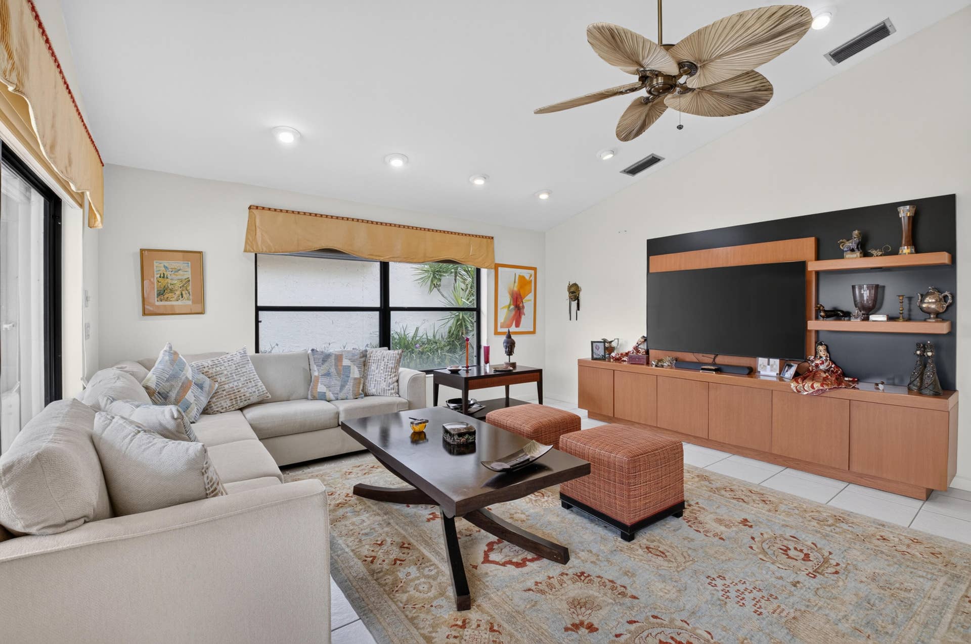 19380 Cedar Glen Drive, Boca Raton, FL 33434 LIVING ROOM