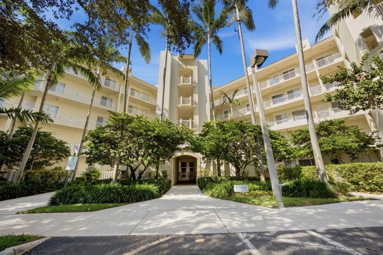 3500 OAKS CLUBHOUSE Drive, #510, Pompano Beach, FL 33069 Font building