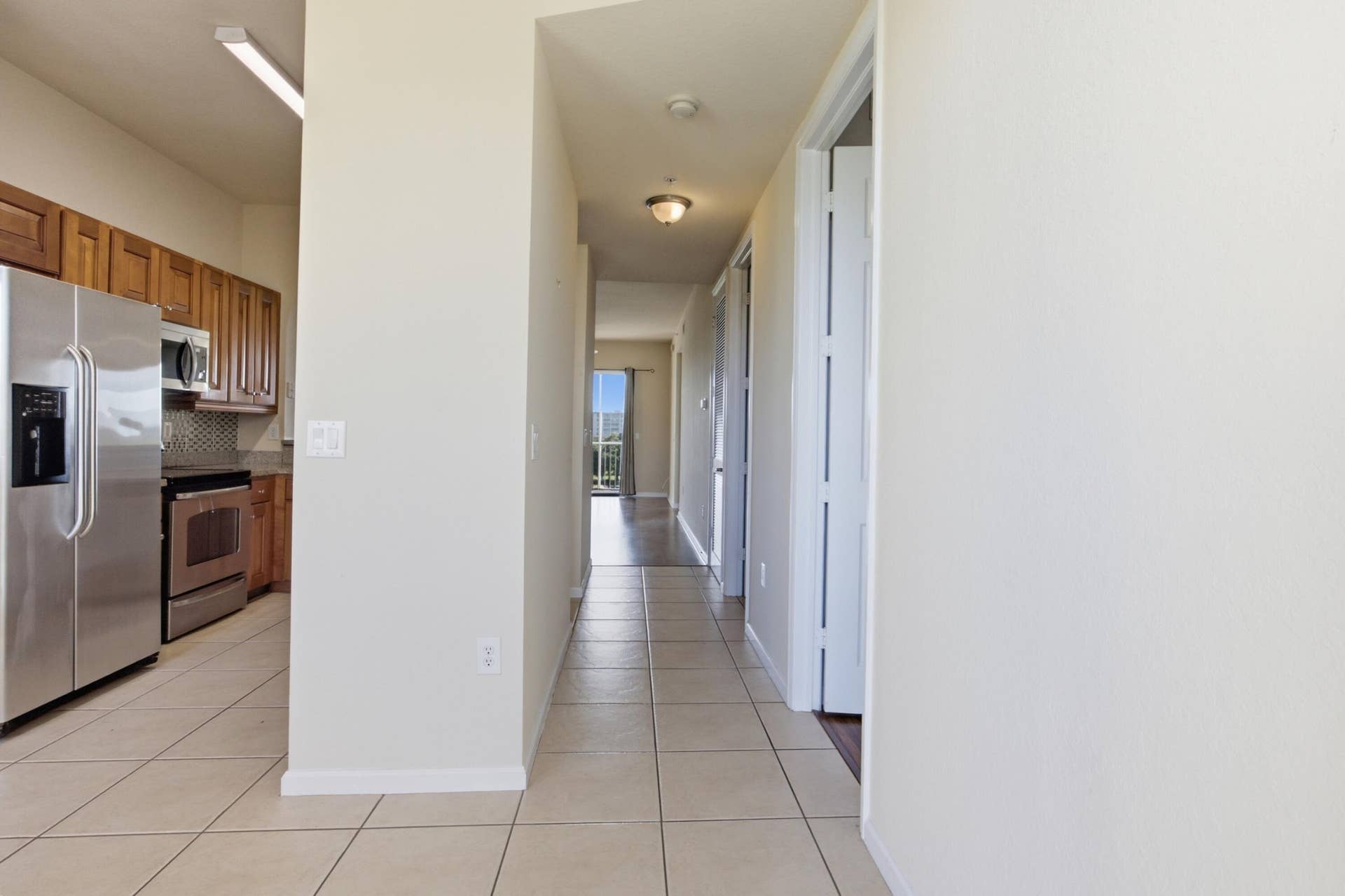 3500 OAKS CLUBHOUSE Drive, #510, Pompano Beach, FL 33069 Entrance