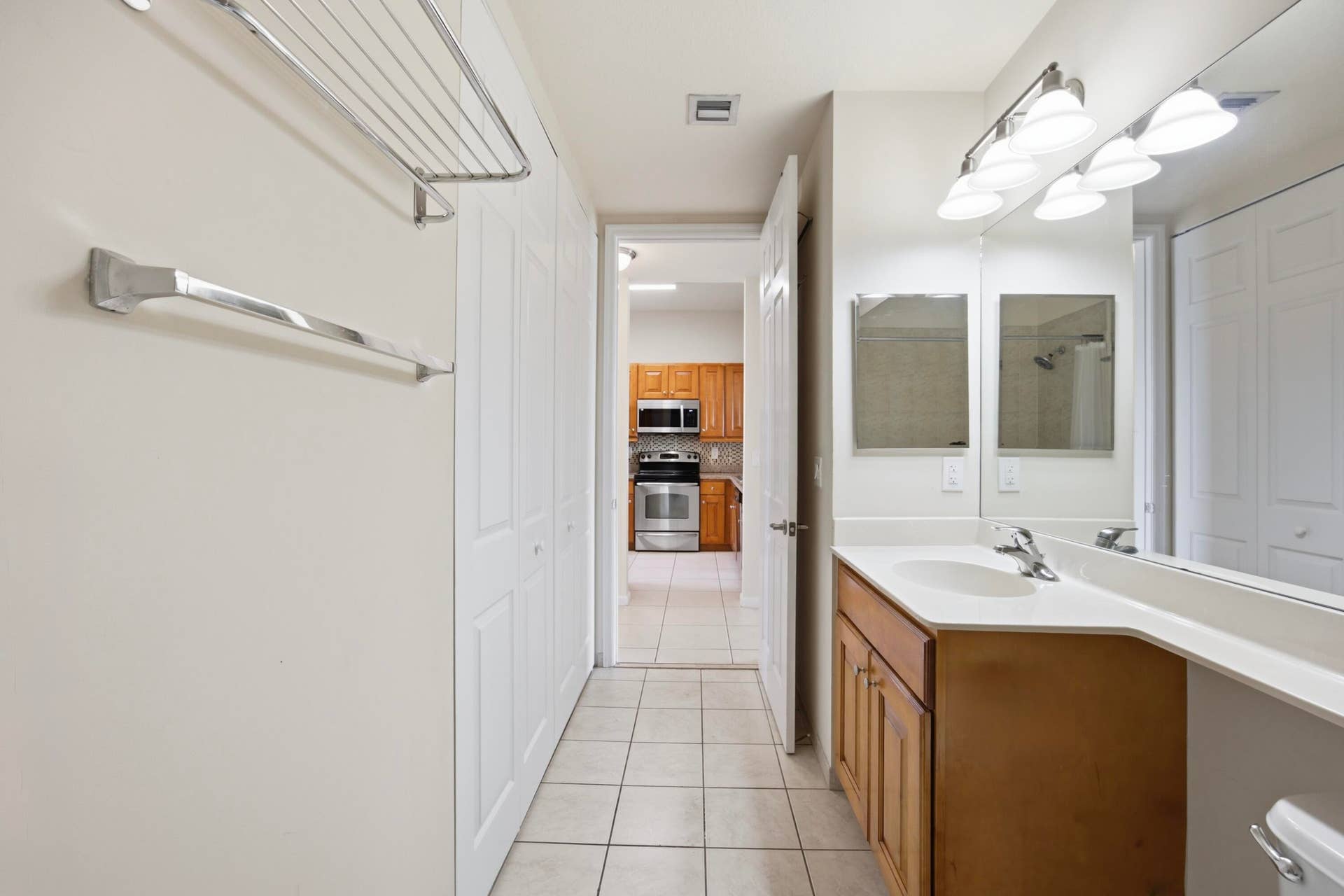 3500 OAKS CLUBHOUSE Drive, #510, Pompano Beach, FL 33069 Guest bathroom