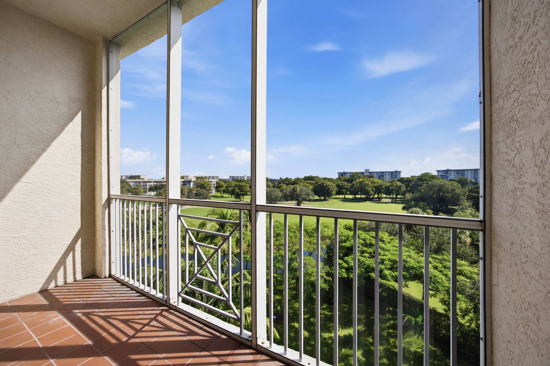 3500 OAKS CLUBHOUSE Drive, #510, Pompano Beach, FL 33069 Relax & Enjoy the Golf Course Views