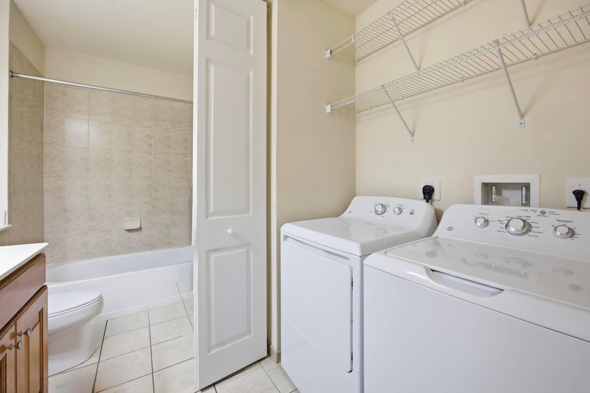 3500 OAKS CLUBHOUSE Drive, #510, Pompano Beach, FL 33069 Guest Bath with In-Unit Laundry