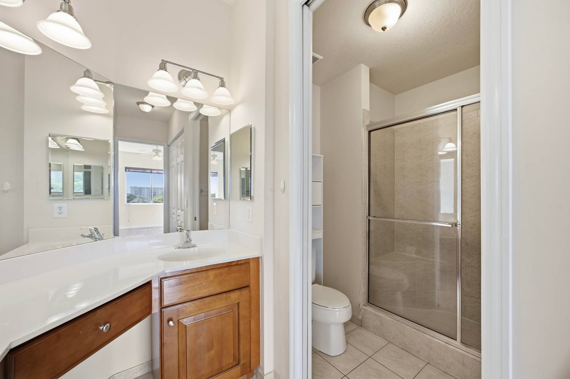 3500 OAKS CLUBHOUSE Drive, #510, Pompano Beach, FL 33069 Primary bathroom.