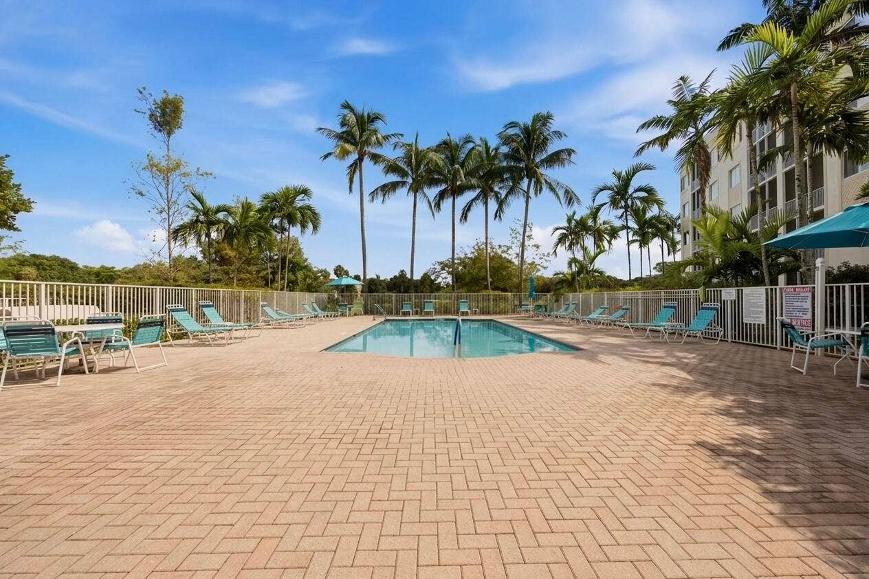 3500 OAKS CLUBHOUSE Drive, #510, Pompano Beach, FL 33069 Community Pool