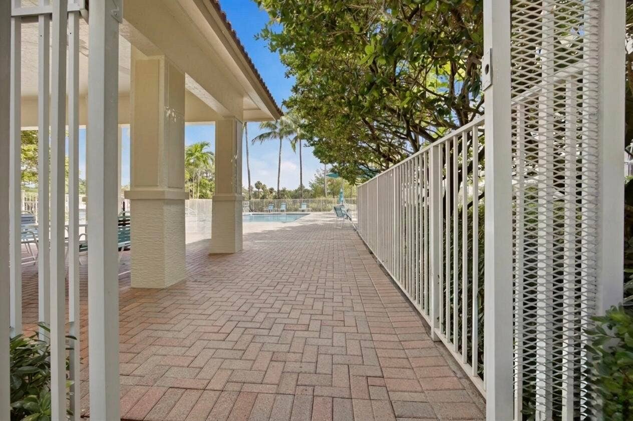 3500 OAKS CLUBHOUSE Drive, #510, Pompano Beach, FL 33069 Private Pool Entrance