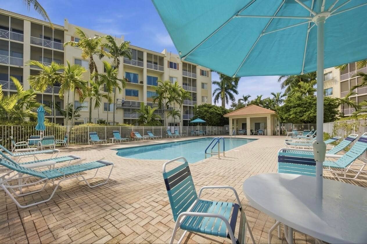 3500 OAKS CLUBHOUSE Drive, #510, Pompano Beach, FL 33069 Community Pool.