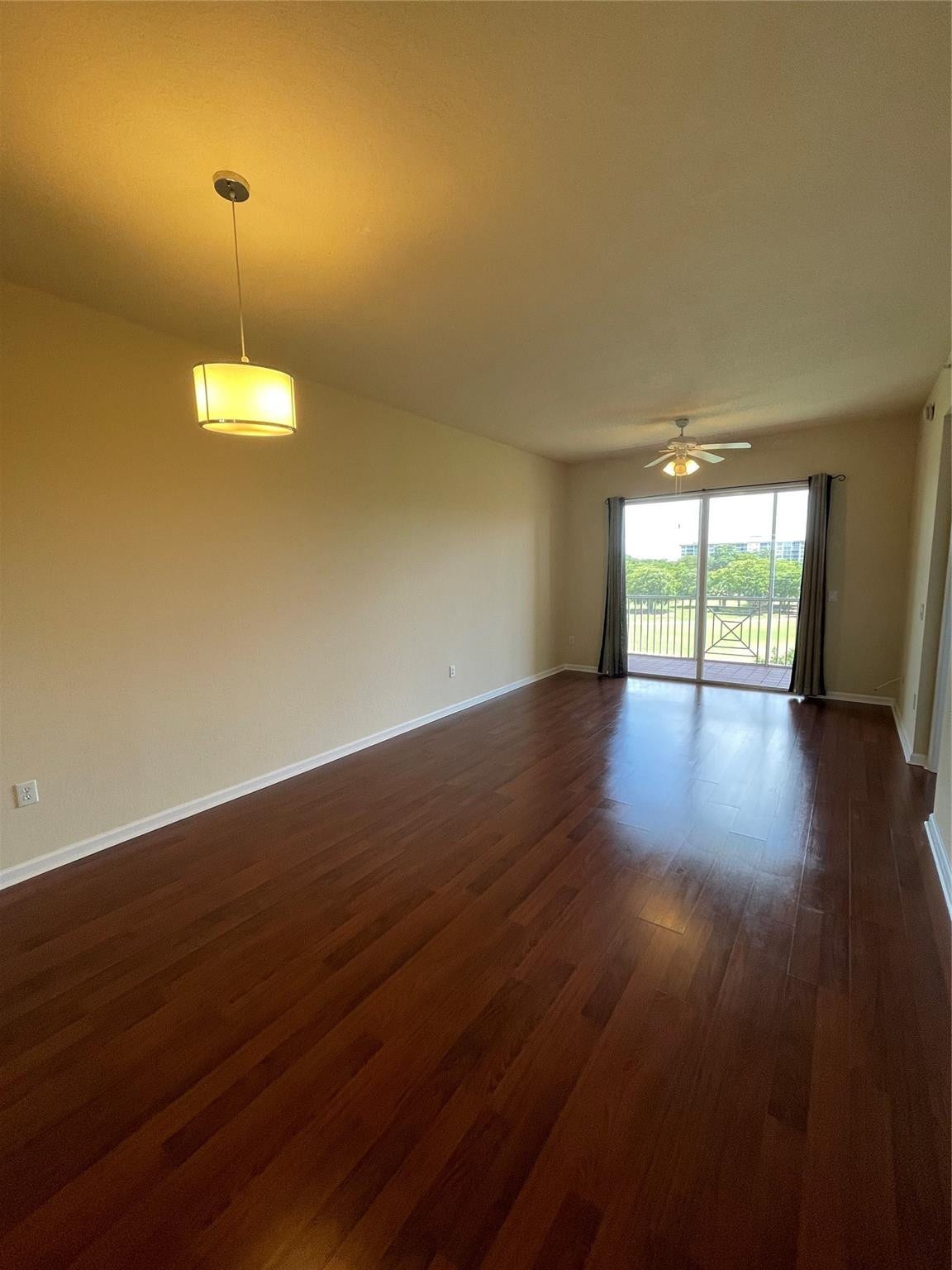 3500 OAKS CLUBHOUSE Drive, #510, Pompano Beach, FL 33069 Dining and living room