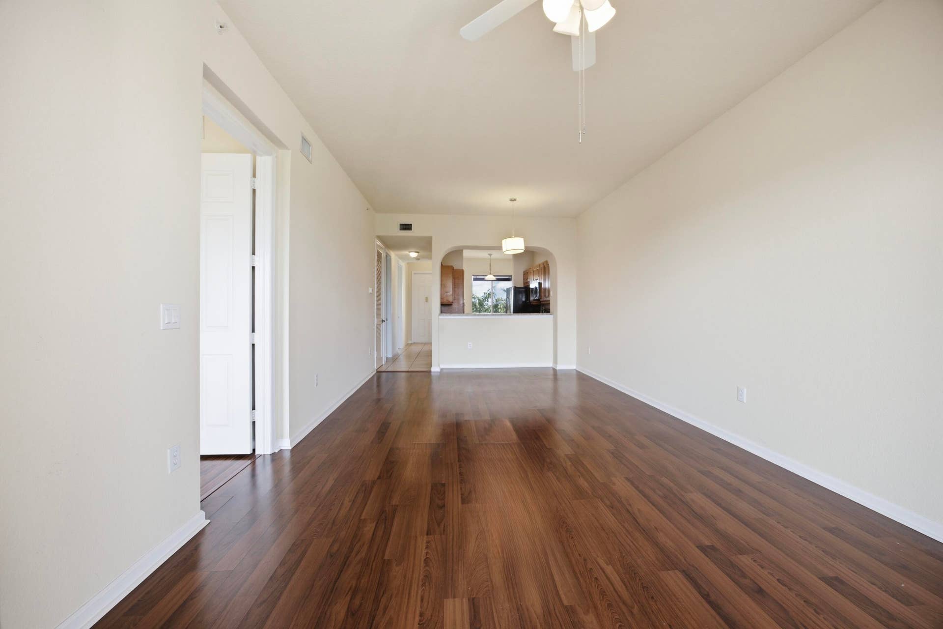 3500 OAKS CLUBHOUSE Drive, #510, Pompano Beach, FL 33069 Living, Dinning kitch and entrance