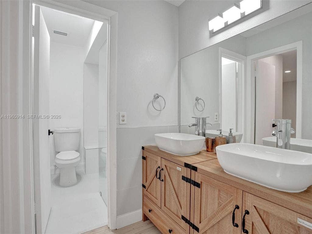 6 CHESTNUT Circle, Cooper City, Cooper City, FL 33026 bathroom