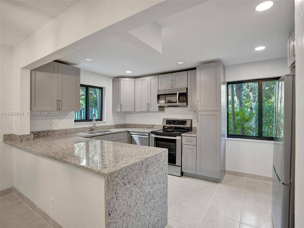 6 CHESTNUT Circle, Cooper City, Cooper City, FL 33026 Kitchen
