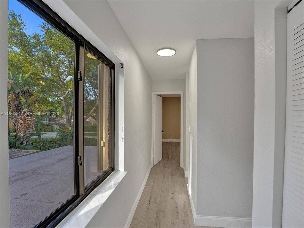 6 CHESTNUT Circle, Cooper City, Cooper City, FL 33026 Hallway upstairs