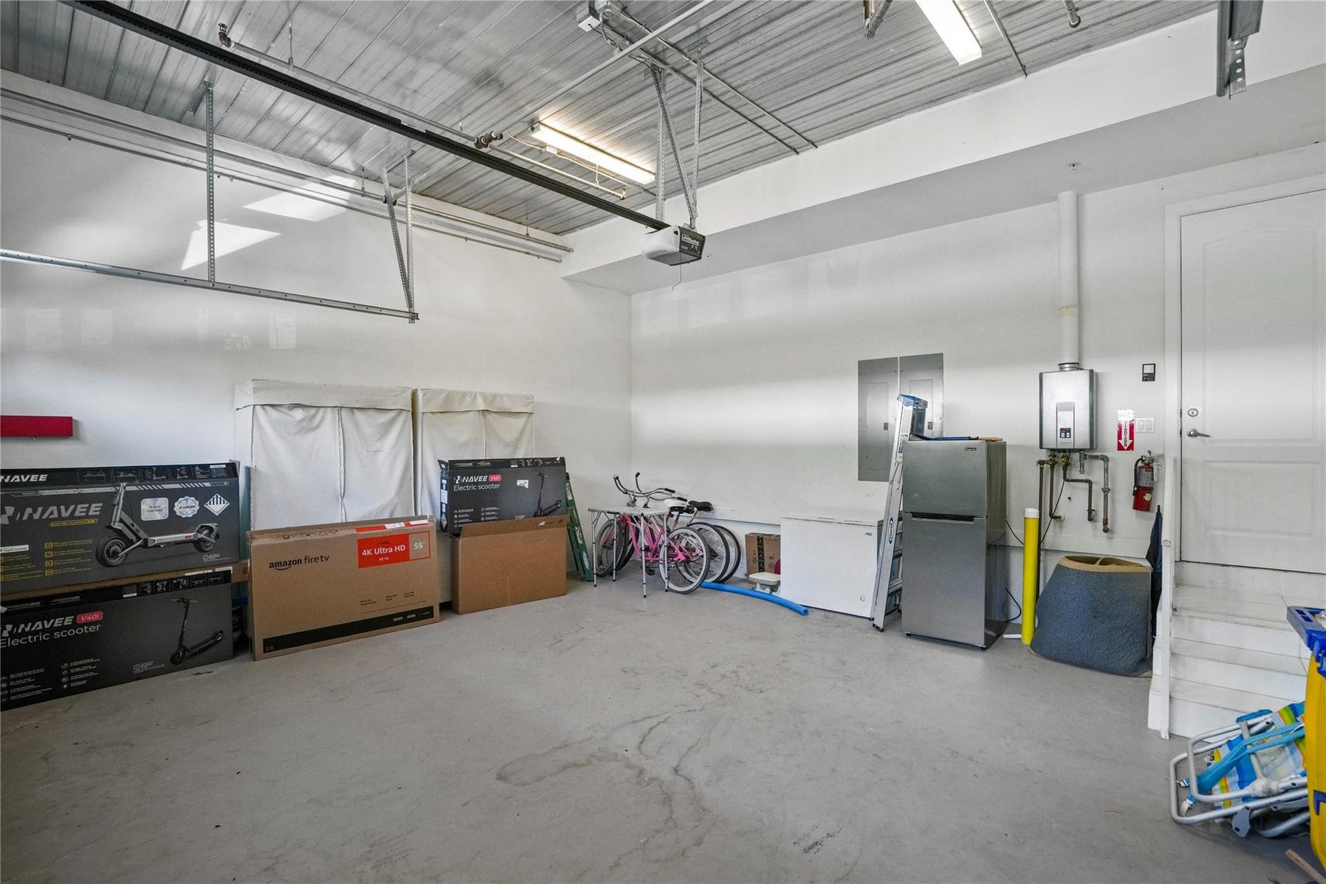 347 Oak Street, #B1, Hollywood, FL 33019 Garage