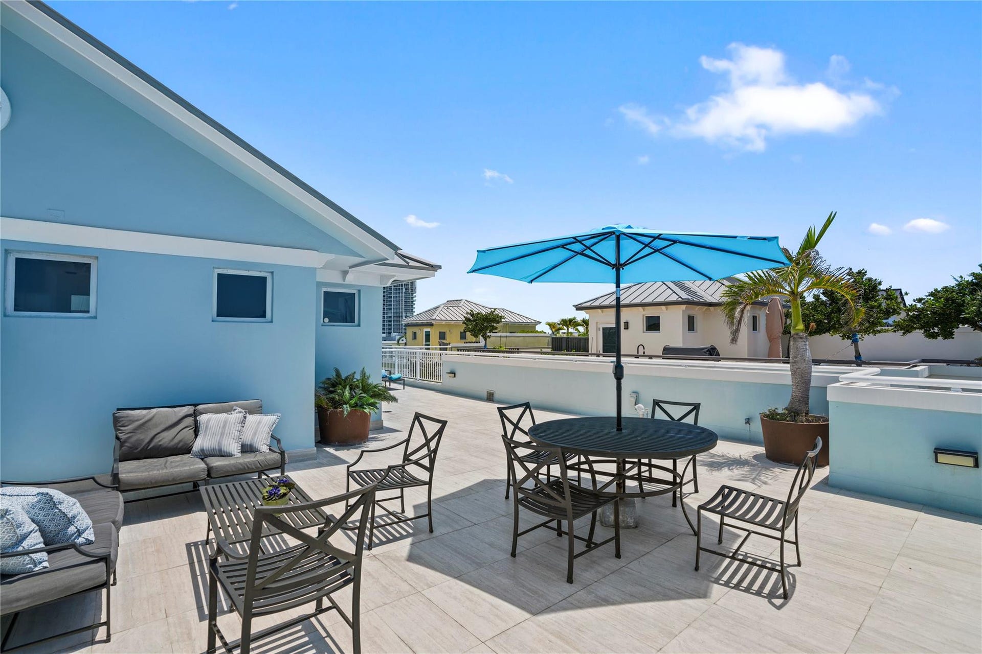 347 Oak Street, #B1, Hollywood, FL 33019 Rooftop