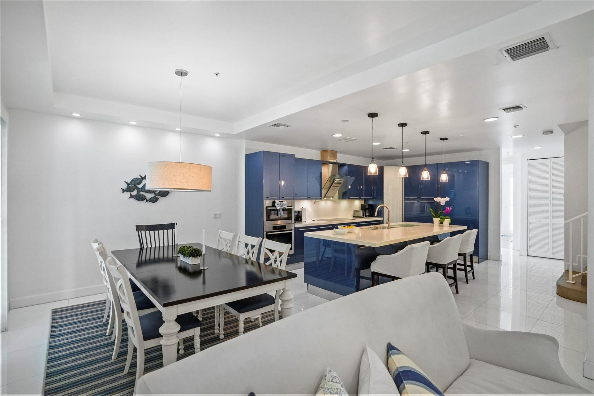 347 Oak Street, #B1, Hollywood, FL 33019 Open floor plan