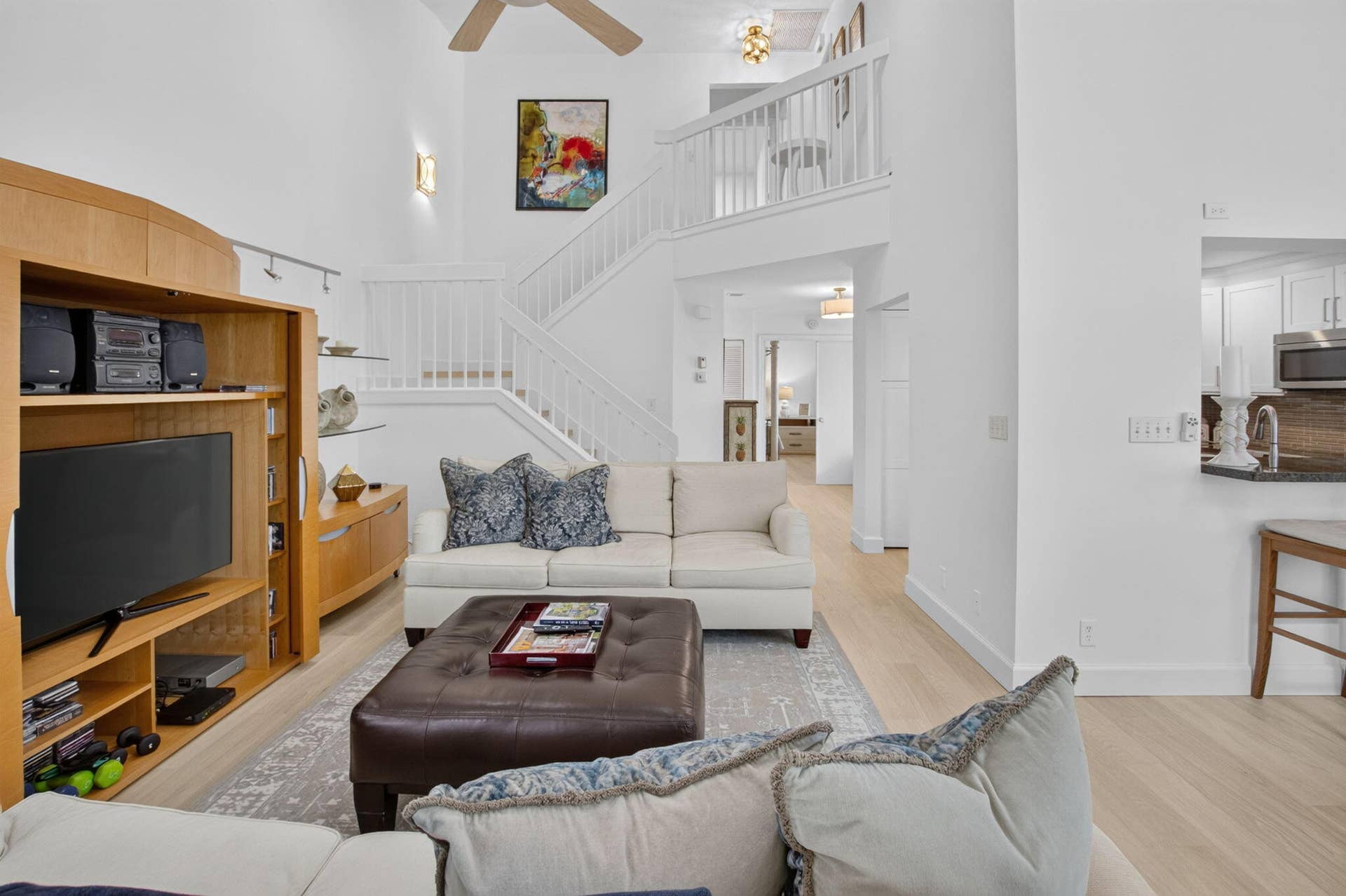 5576 Fox Hollow Drive, Boca Raton, FL 33486 SOARING CEILINGS IN LIVING ROOM