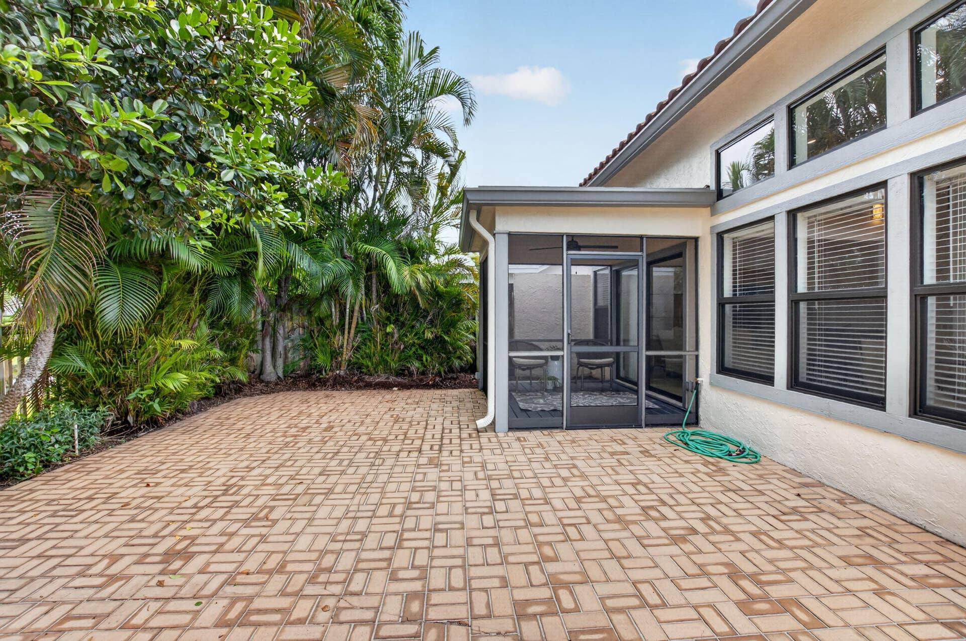 5576 Fox Hollow Drive, Boca Raton, FL 33486 PERFECT SPACE TO RELAX AND ENTERTAIN