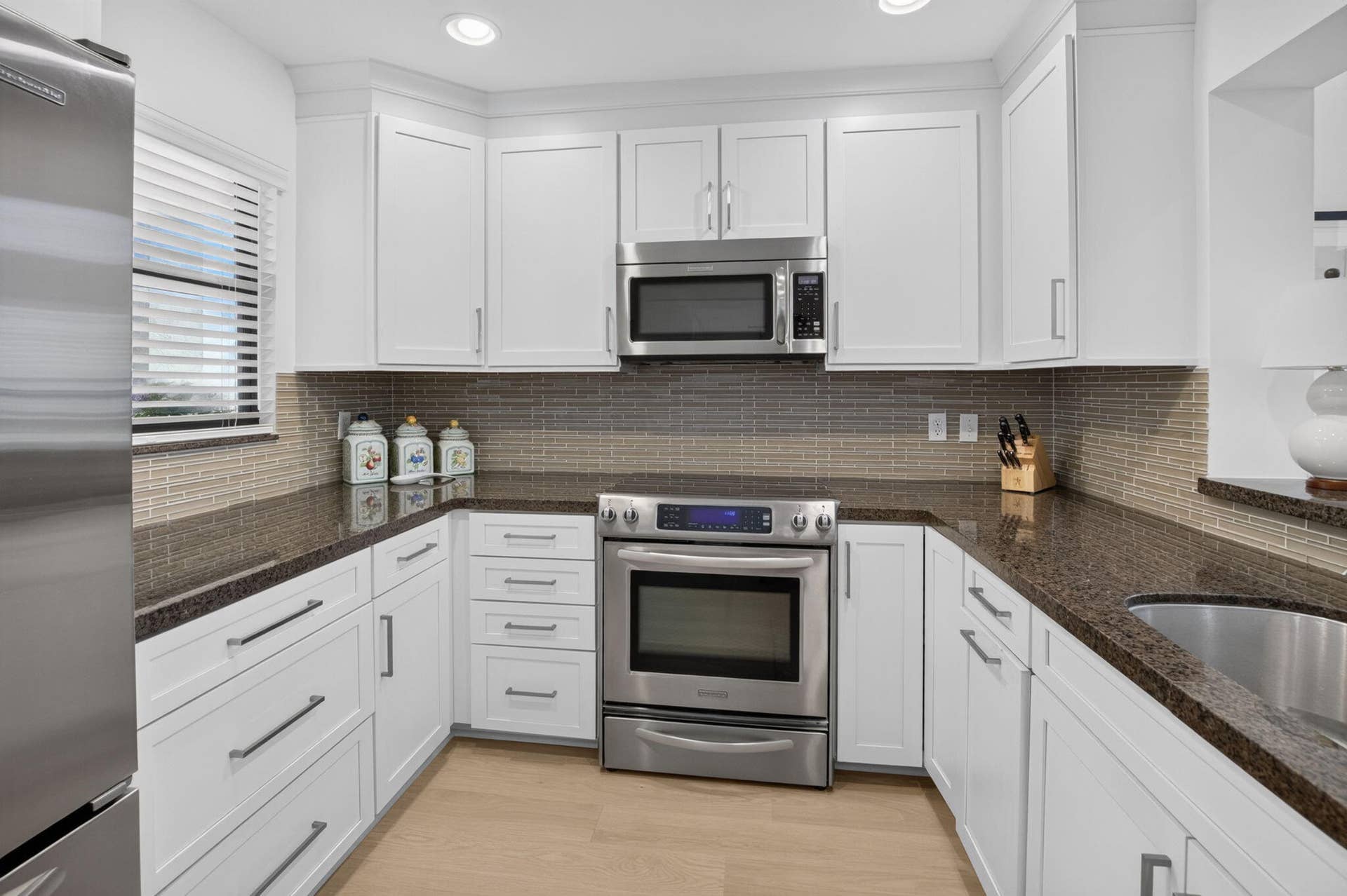 5576 Fox Hollow Drive, Boca Raton, FL 33486 KITCHEN AID STAINLESS APPLIANCES