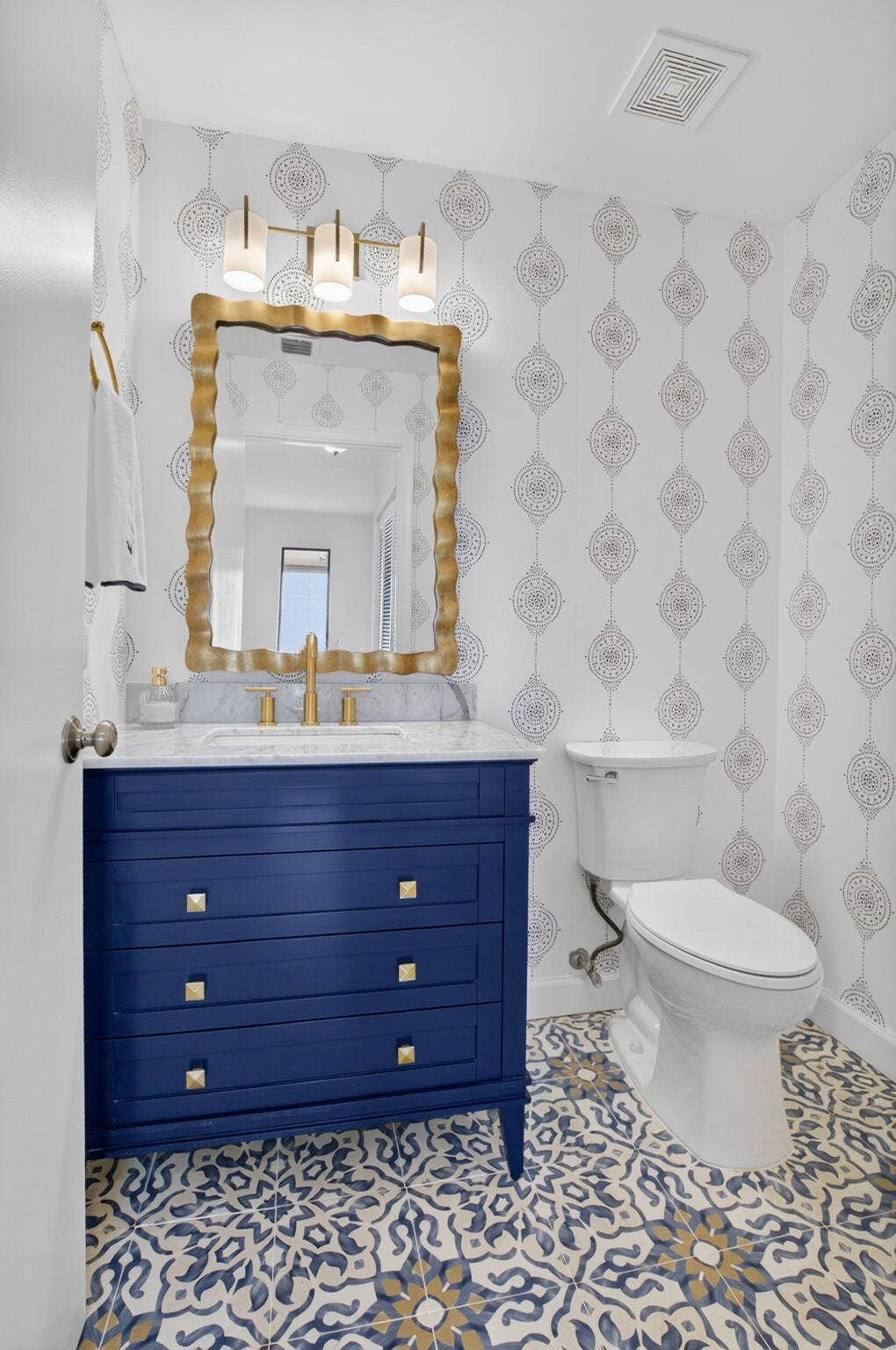 5576 Fox Hollow Drive, Boca Raton, FL 33486 CHARMING POWDER ROOM