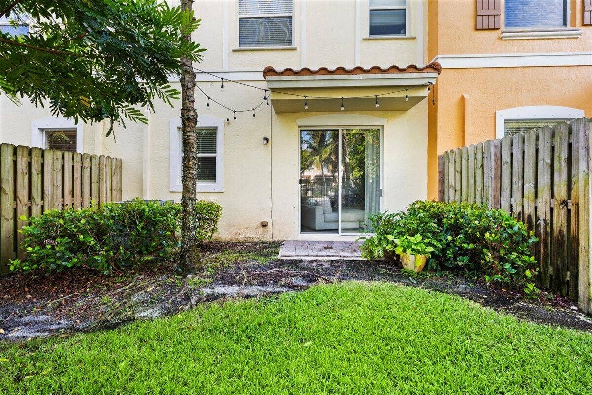 130 EMERALD CREEK Terrace, Plantation, FL 33325 Backyard