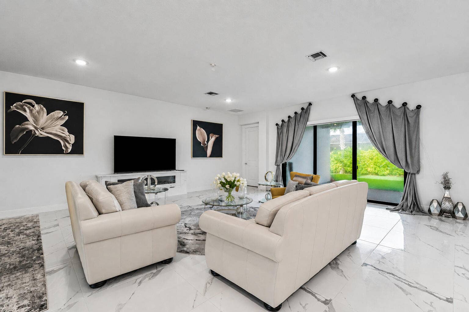 #8  Living Room  Inviting living a