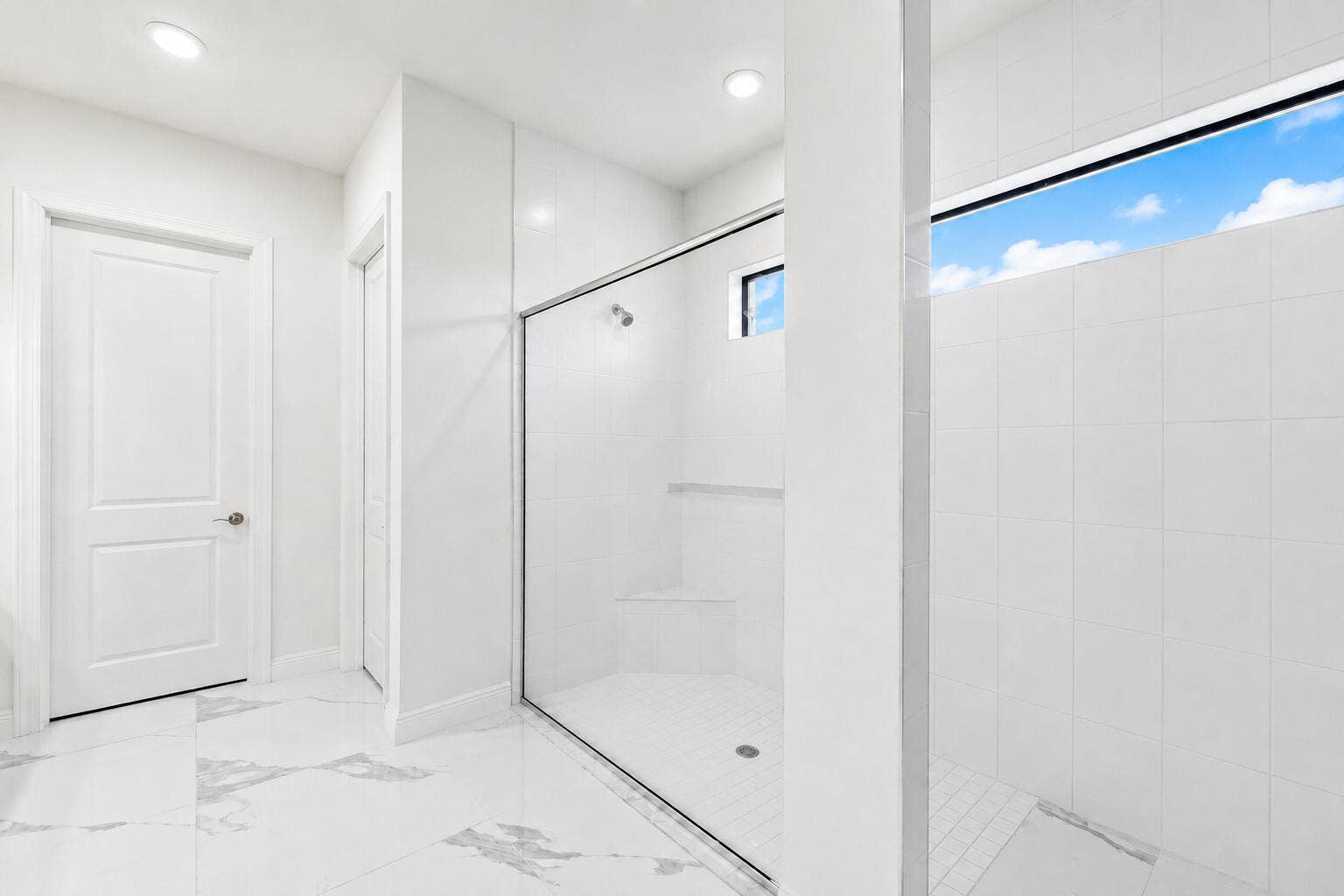 #21-Master Bathroom  Bright and spaci