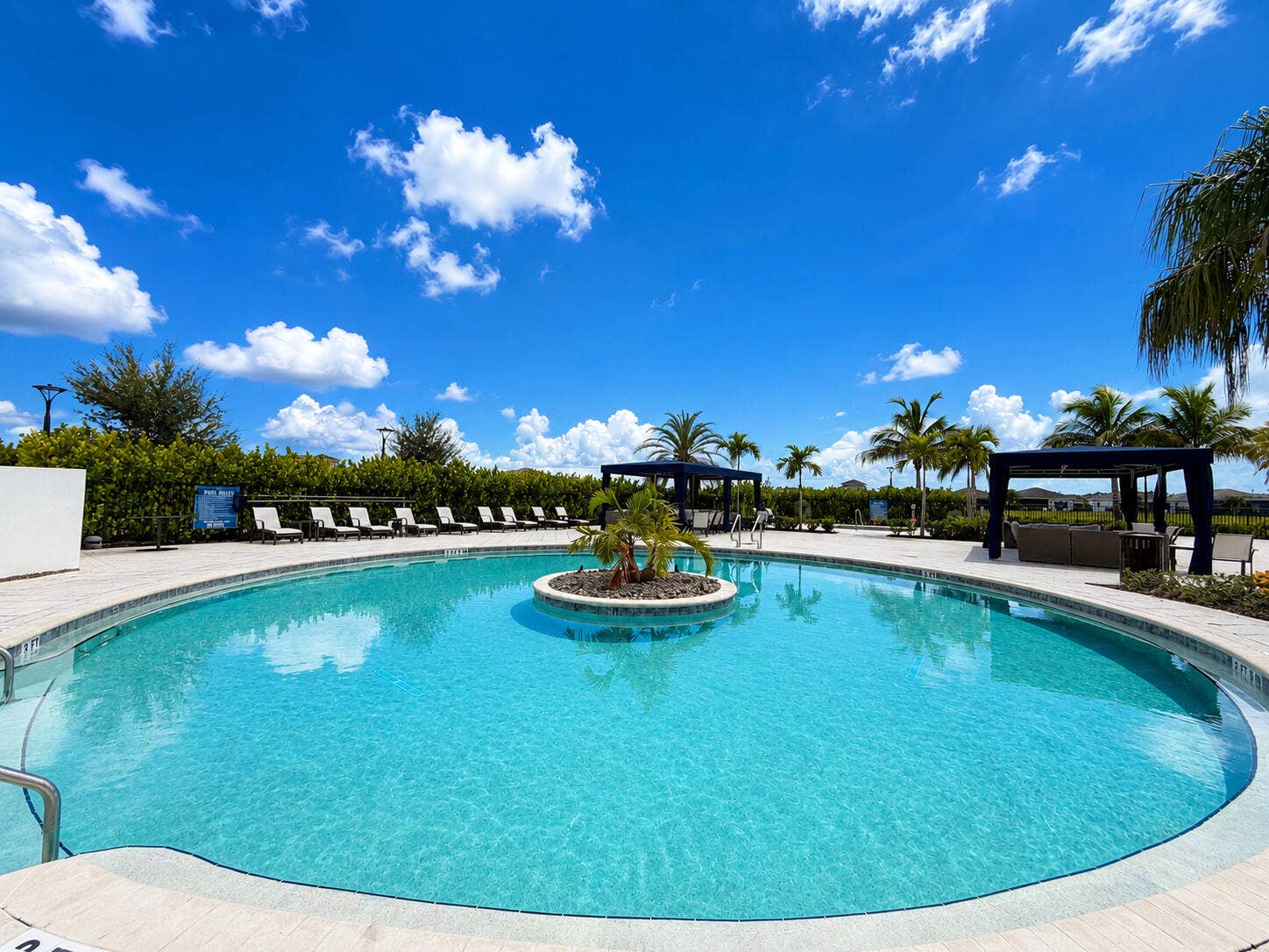 #32-Resort-Style Pool