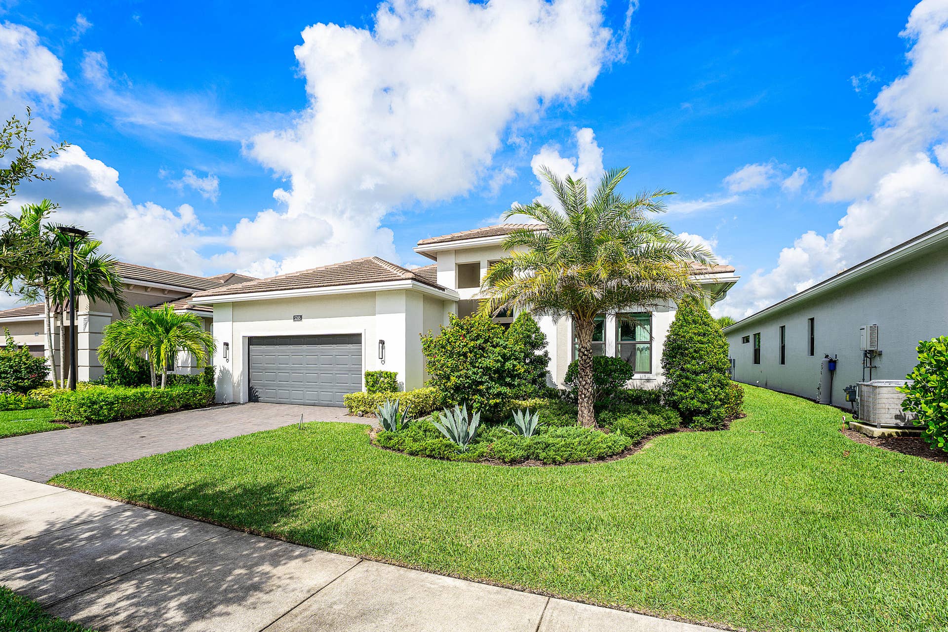 #2  Attractive front exterior showcas