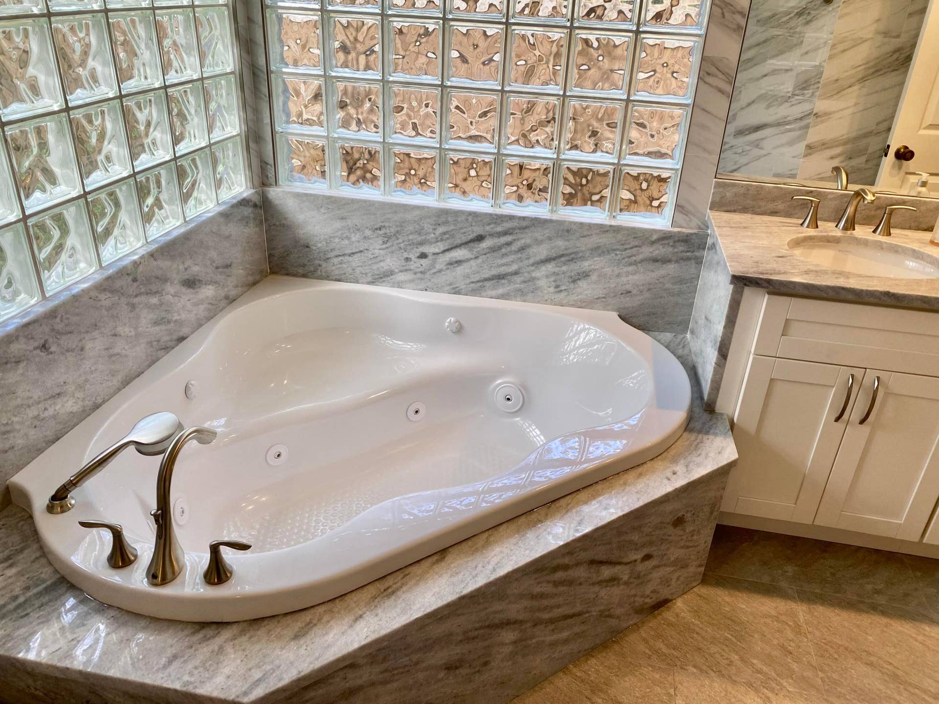 10245 N 157 Street N, Jupiter, Jupiter, FL 33478 Tub
