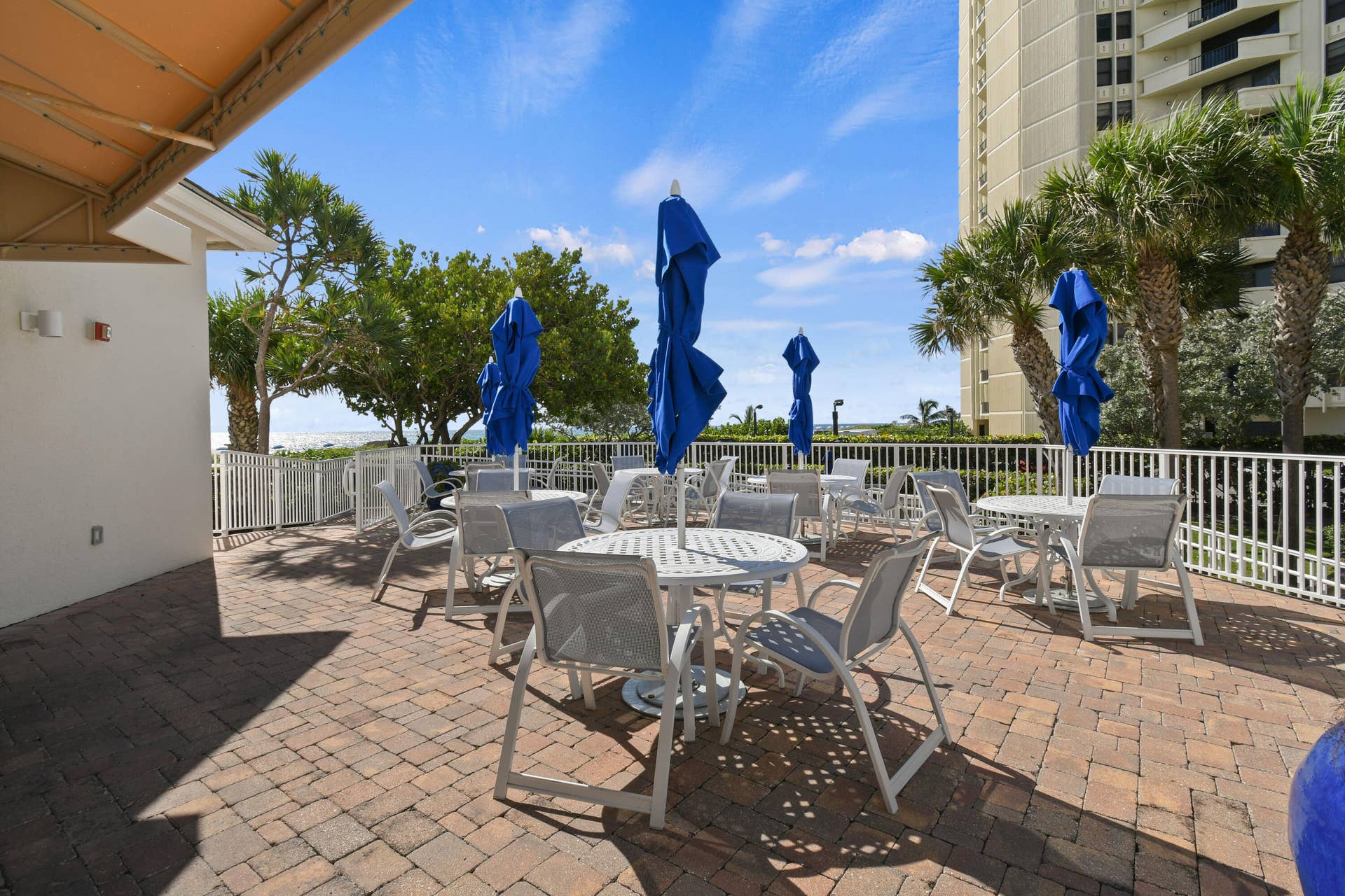 3000 N OCEAN Drive, #8A, Singer Island, FL 33404 Poolside Cafe