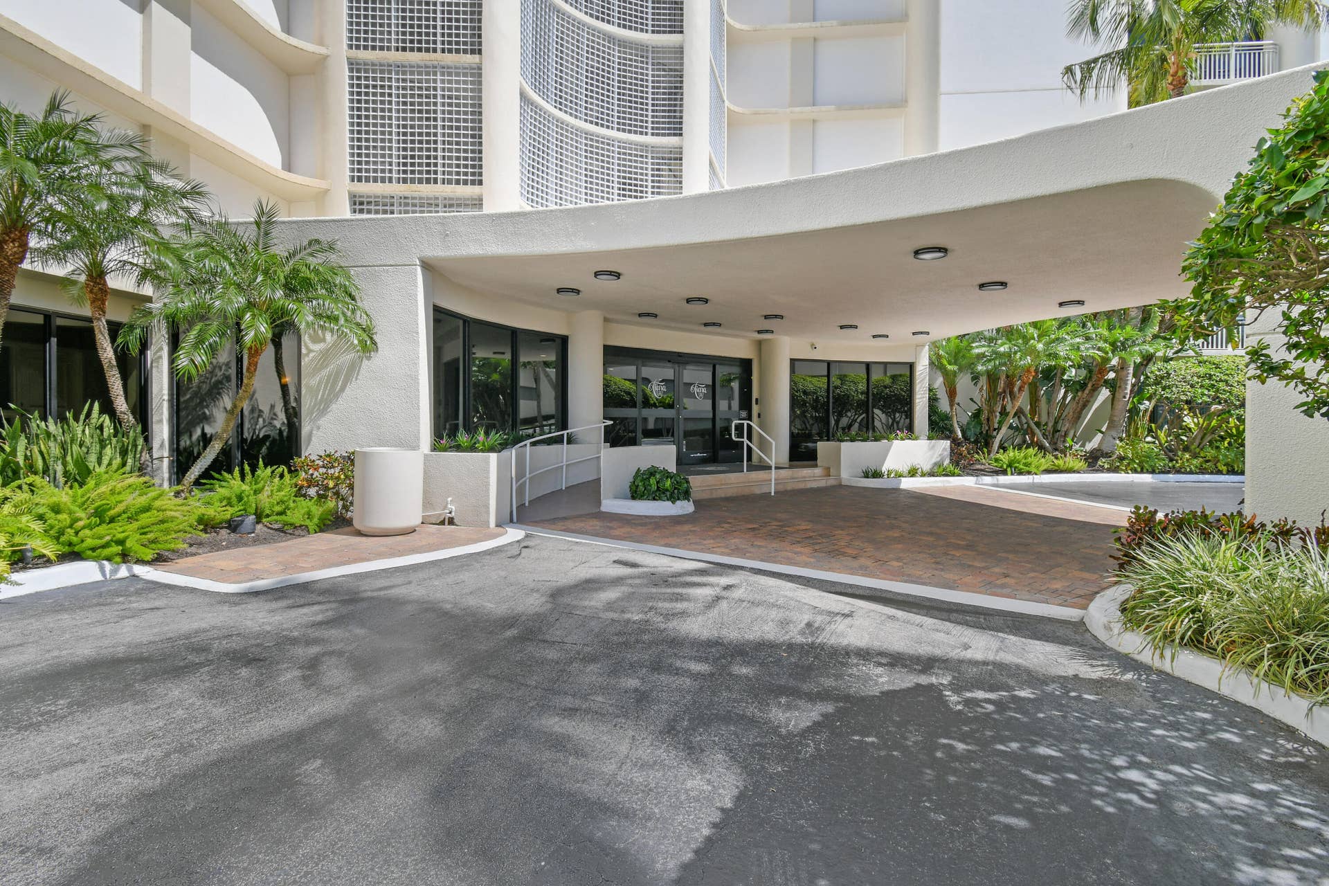 3000 N OCEAN Drive, #8A, Singer Island, FL 33404 Covered Entry