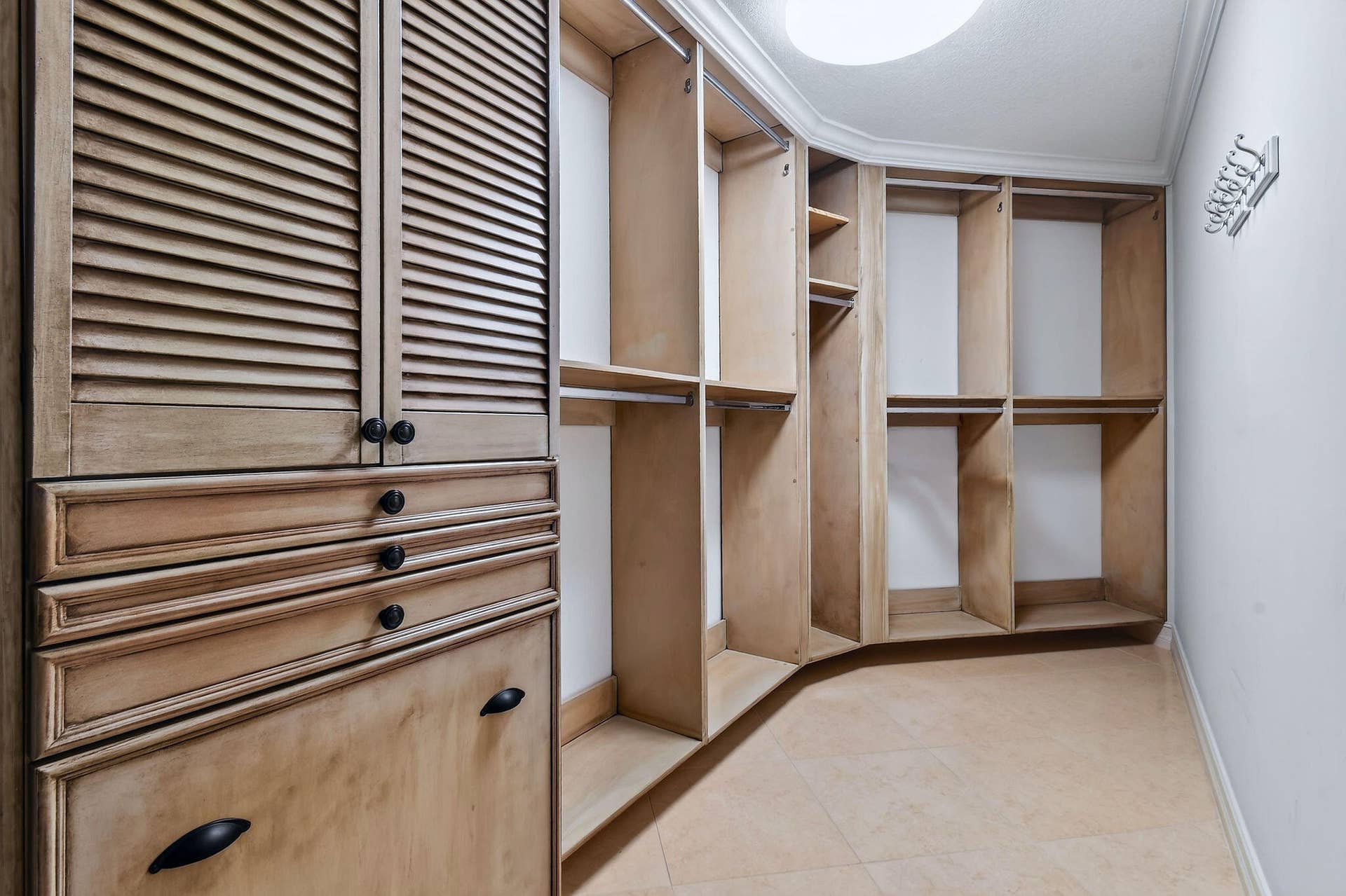 3000 N OCEAN Drive, #8A, Singer Island, FL 33404 Primary Walk-in Custom Built Closet