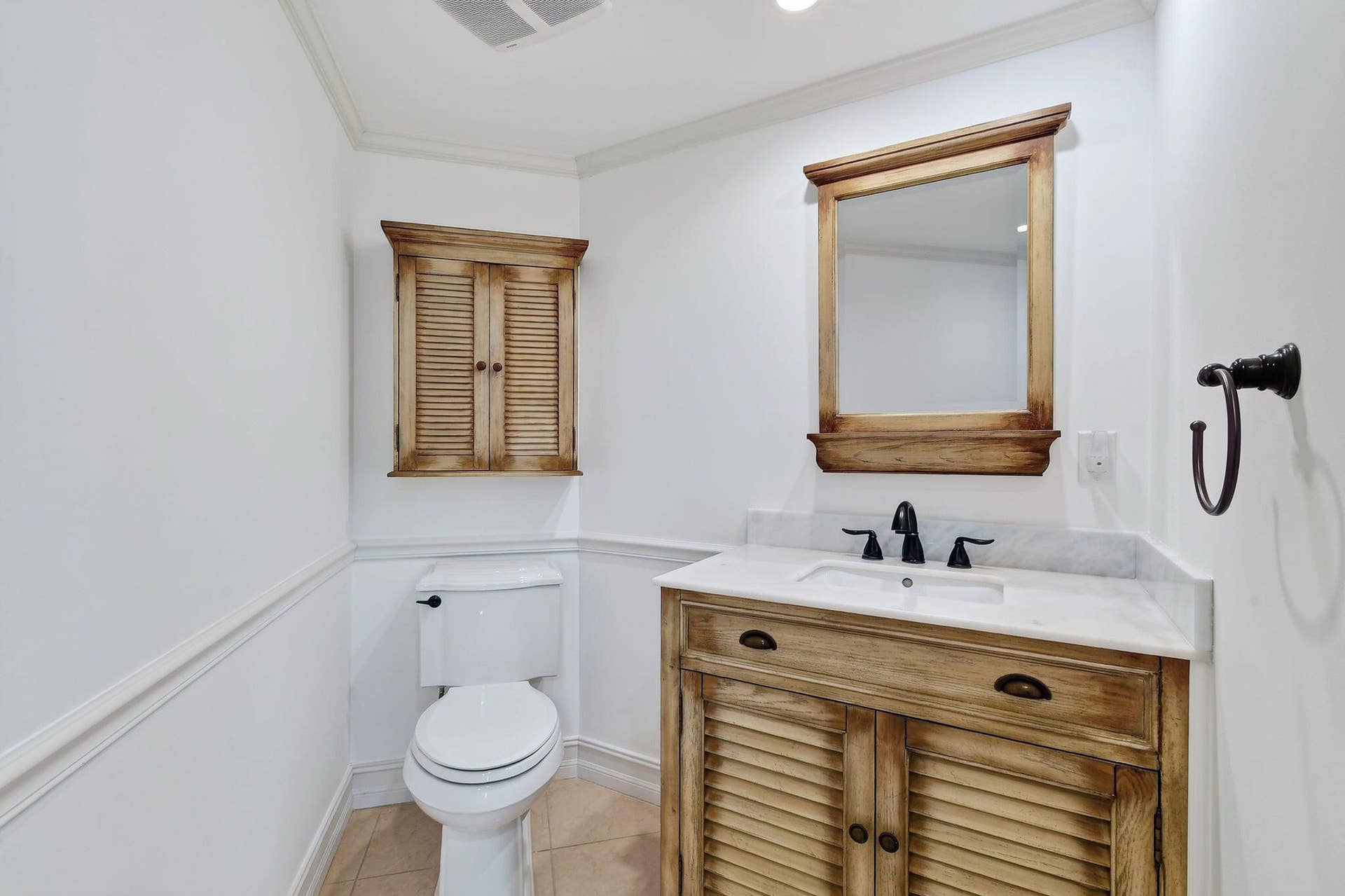 3000 N OCEAN Drive, #8A, Singer Island, FL 33404 Guest Bathroom