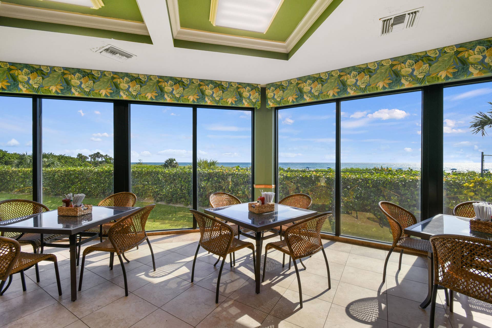 3000 N OCEAN Drive, #8A, Singer Island, FL 33404 Residents Poolside Cafe