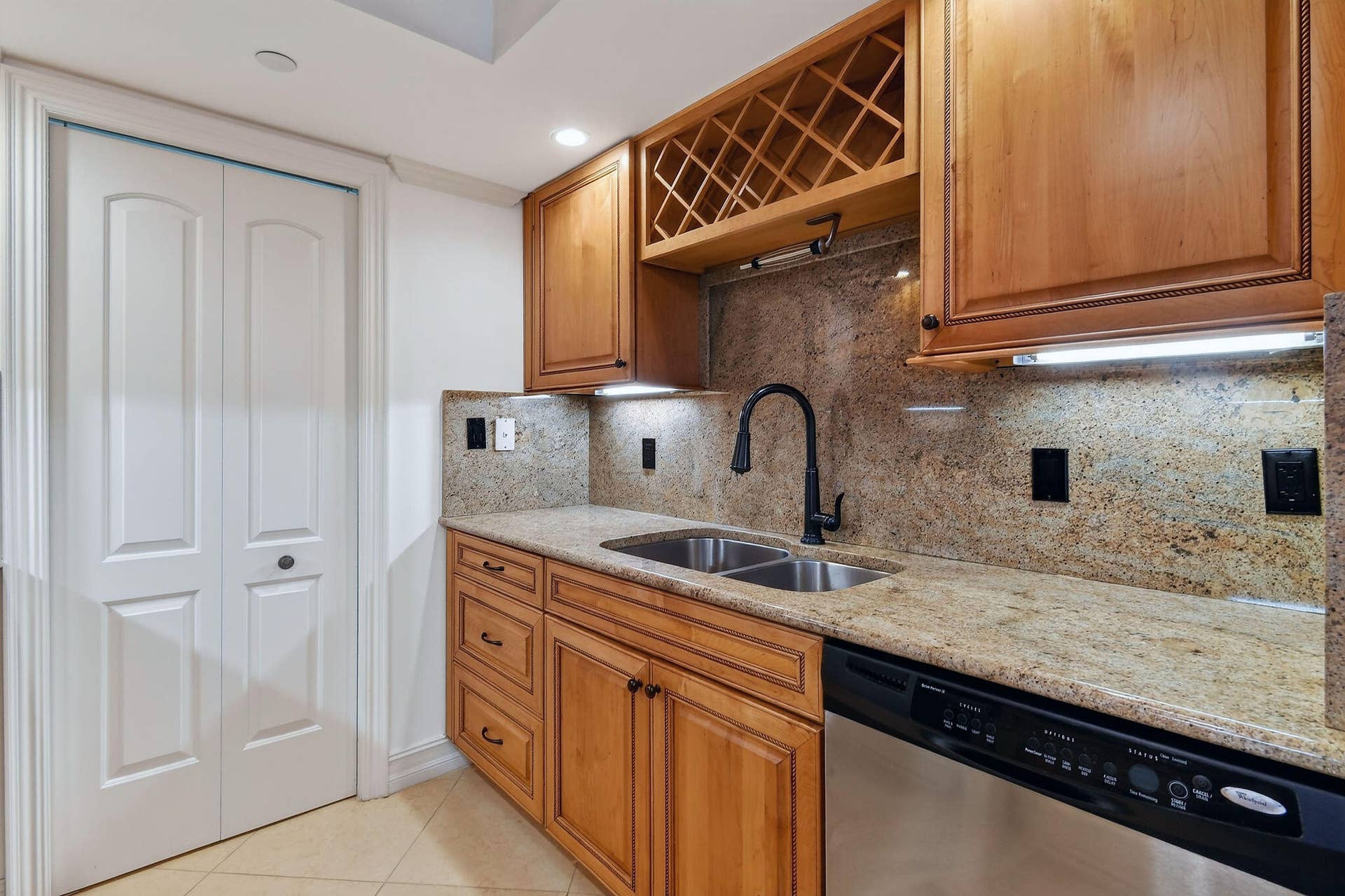 3000 N OCEAN Drive, #8A, Singer Island, FL 33404 Kitchen