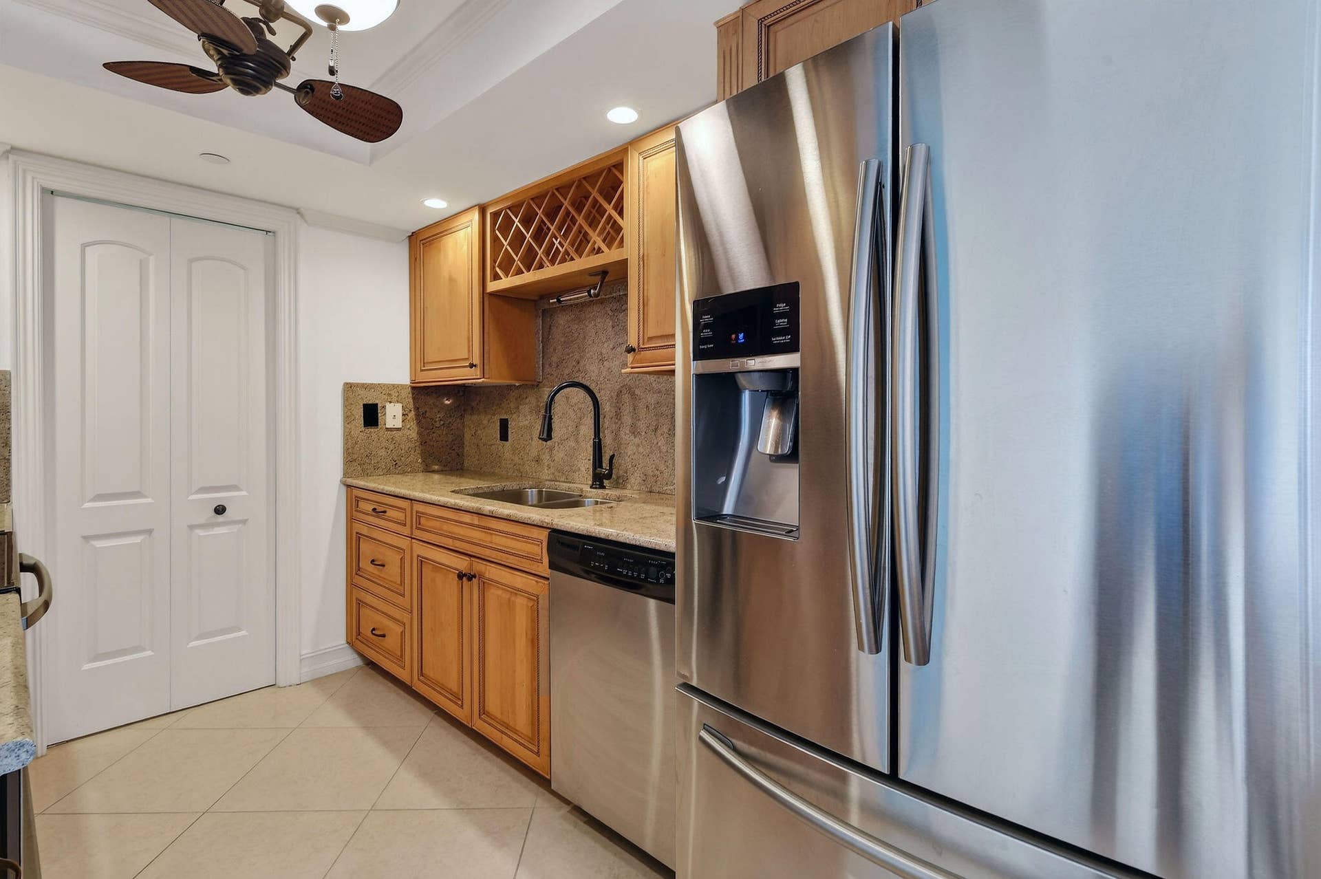 3000 N OCEAN Drive, #8A, Singer Island, FL 33404 Kitchen