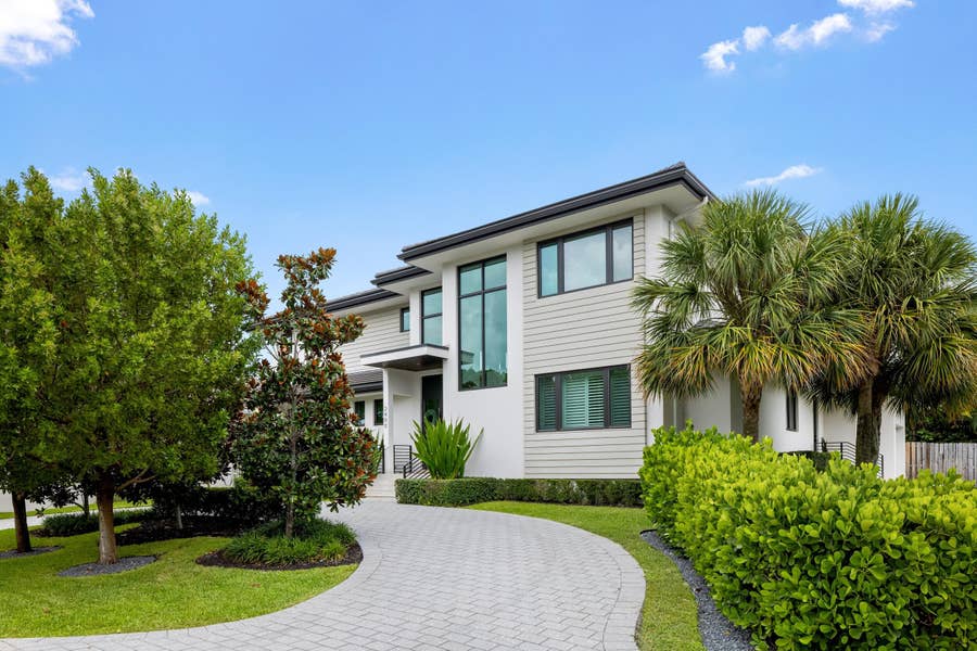Property photo for 2400 NE 27th Avenue, Fort Lauderdale, FL