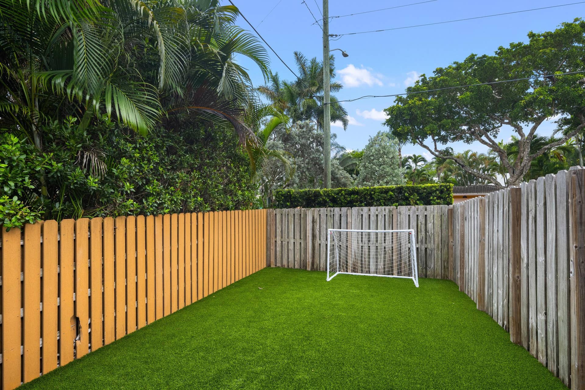 2400 NE 27th Avenue, Fort Lauderdale, FL 33305 Rear Exterior 2