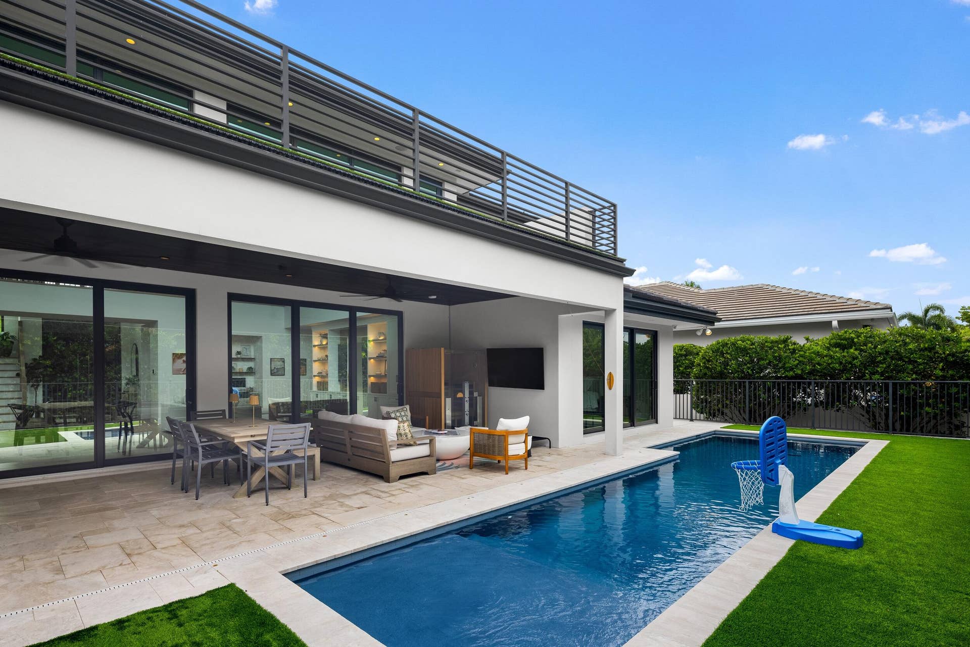 2400 NE 27th Avenue, Fort Lauderdale, FL 33305 Pool 6