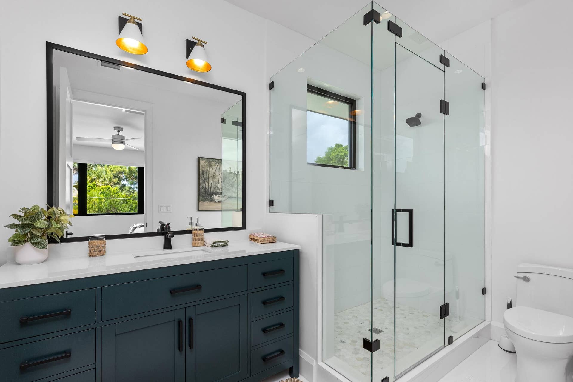 2400 NE 27th Avenue, Fort Lauderdale, FL 33305 Guest Bath 5