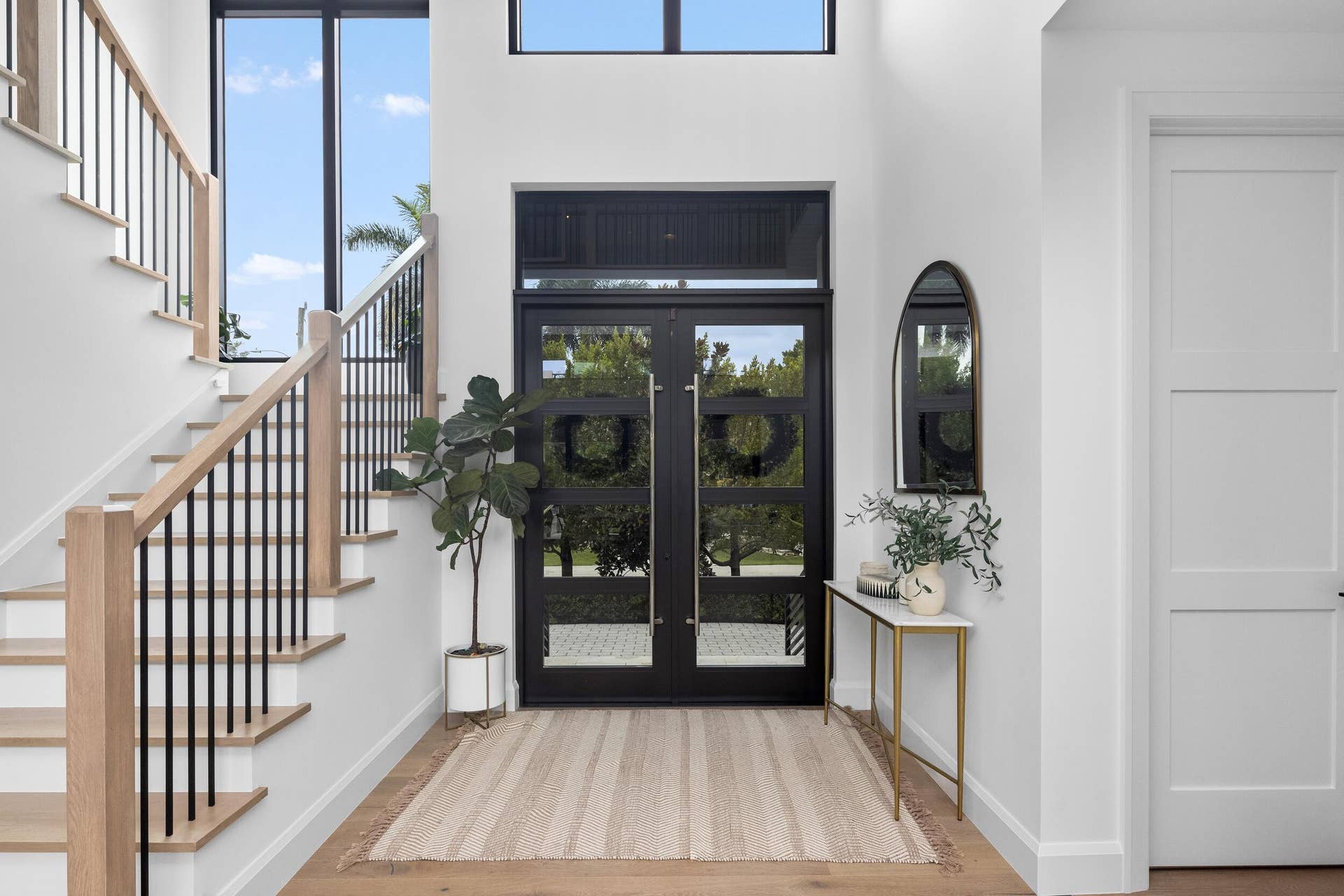 2400 NE 27th Avenue, Fort Lauderdale, FL 33305 Foyer 2