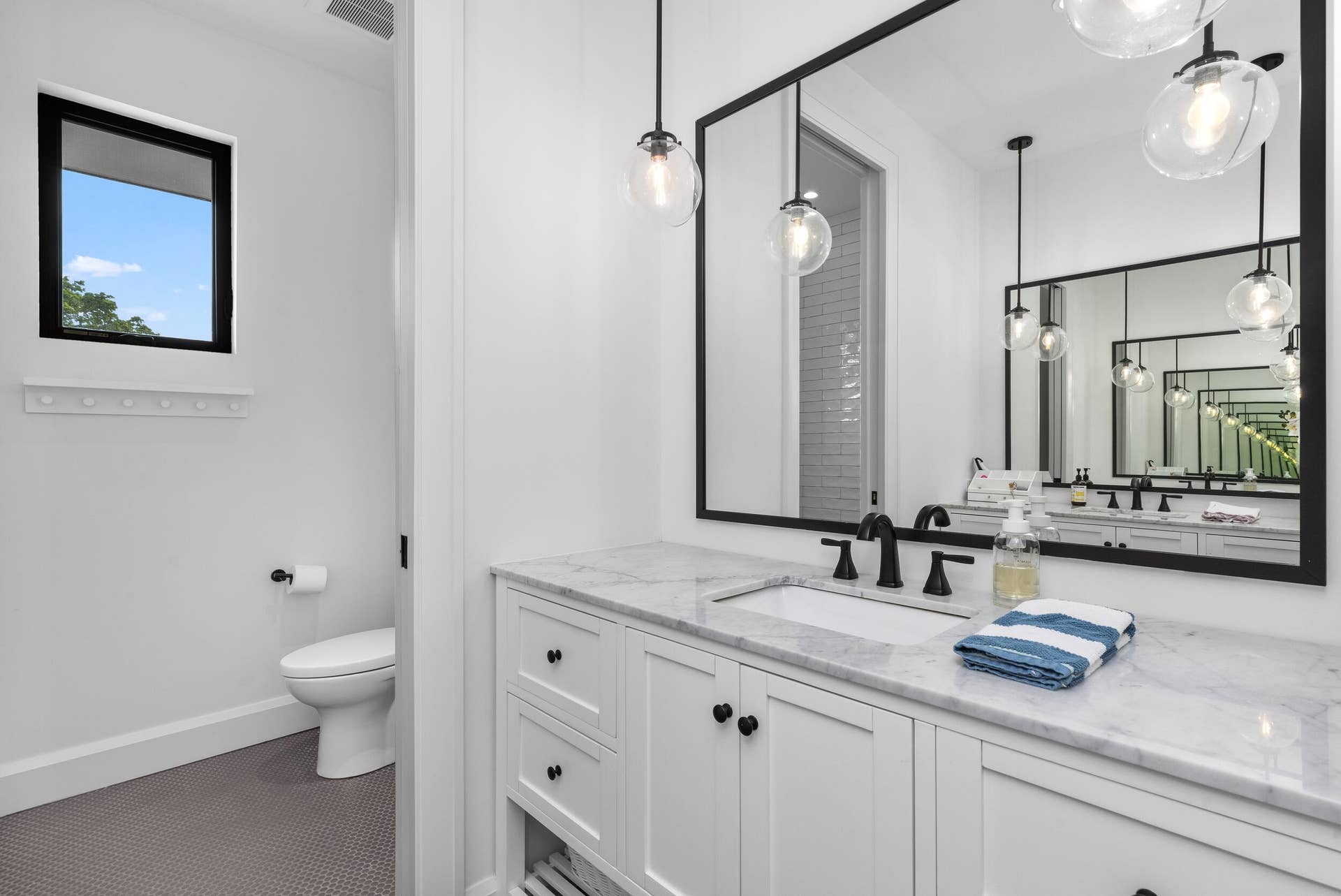 2400 NE 27th Avenue, Fort Lauderdale, FL 33305 Guest Bath 2
