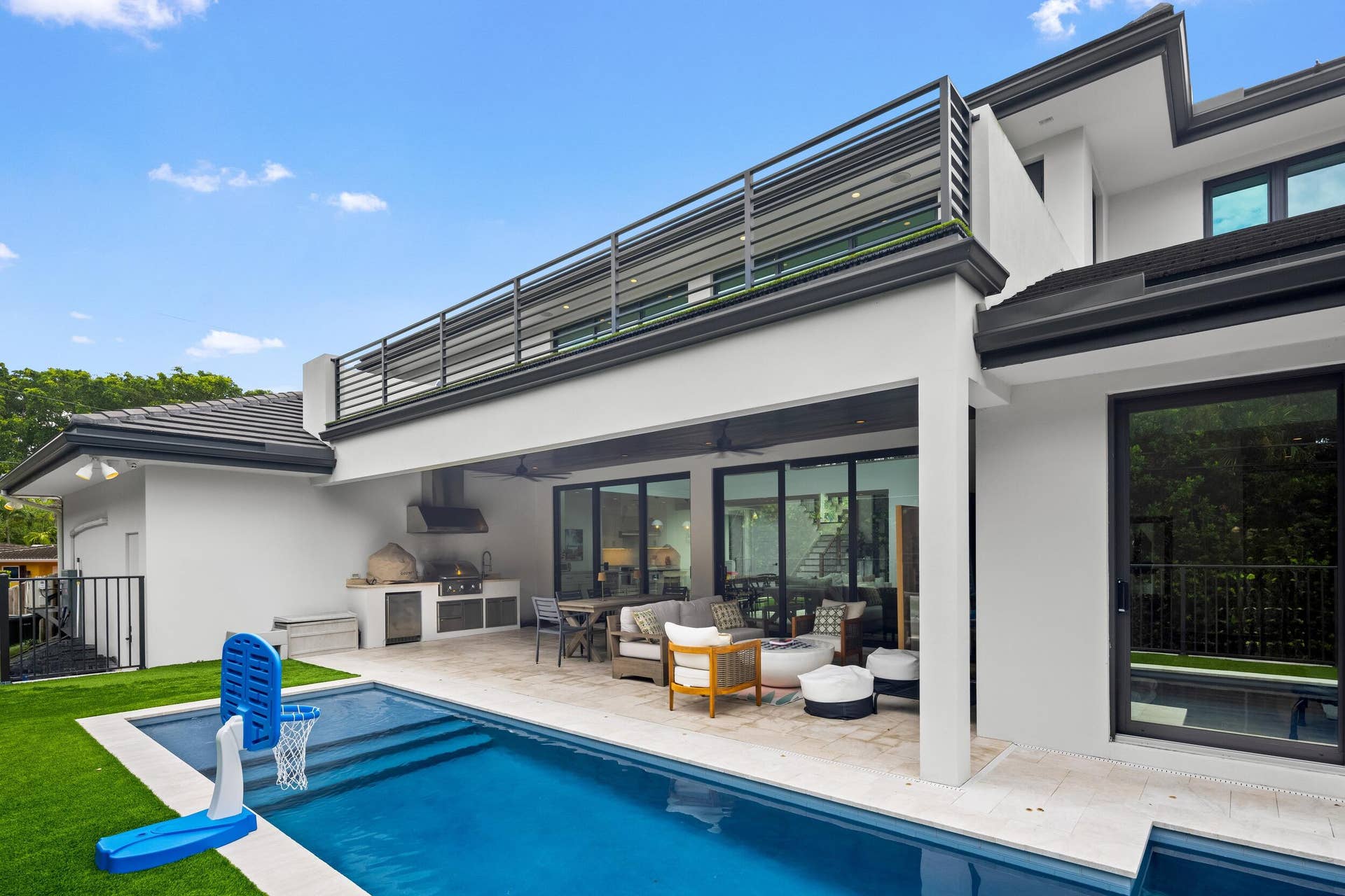 2400 NE 27th Avenue, Fort Lauderdale, FL 33305 Pool 1