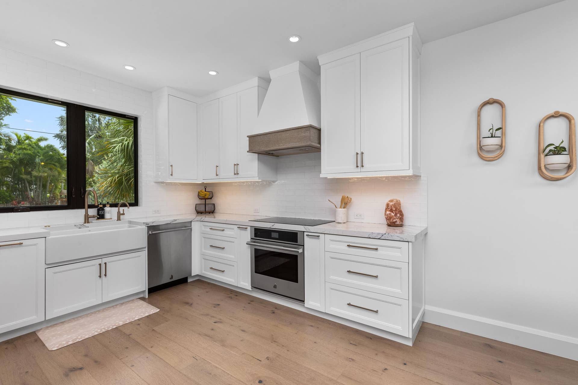 2400 NE 27th Avenue, Fort Lauderdale, FL 33305 Kitchen 3