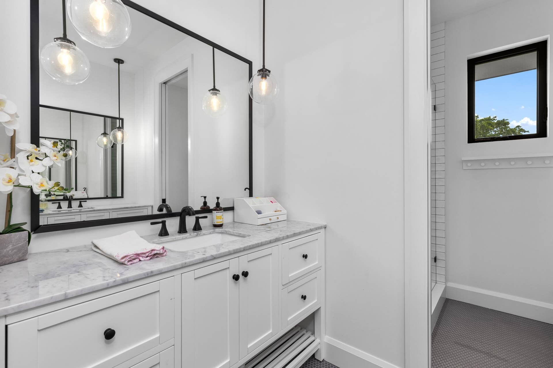 2400 NE 27th Avenue, Fort Lauderdale, FL 33305 Guest Bath 1