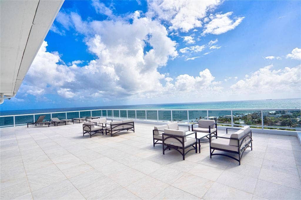 2841 N Ocean Boulevard, #1105, Fort Lauderdale, FL 33308 Rooftop Lounging area 3