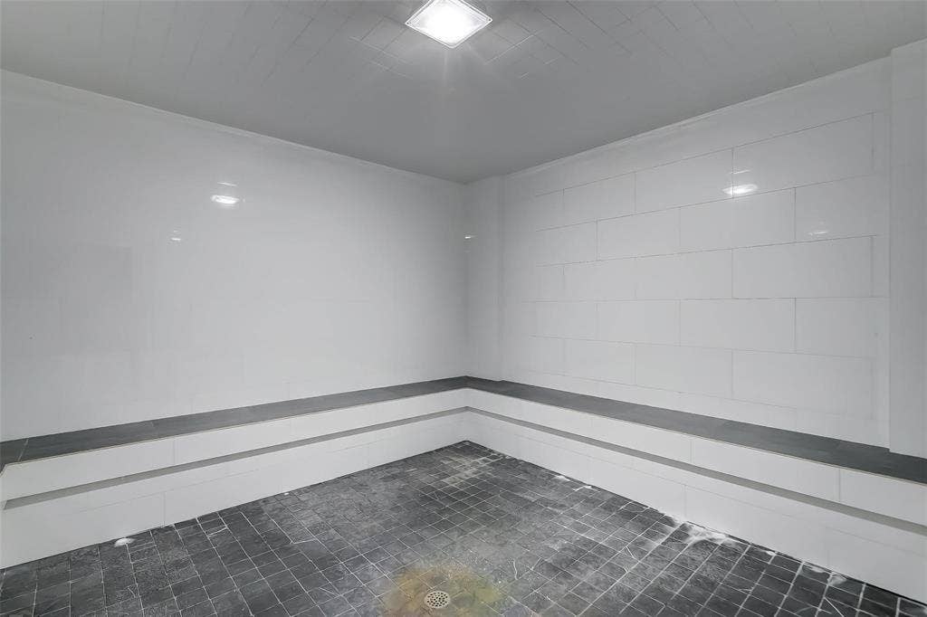 2841 N Ocean Boulevard, #1105, Fort Lauderdale, FL 33308 Steam Room