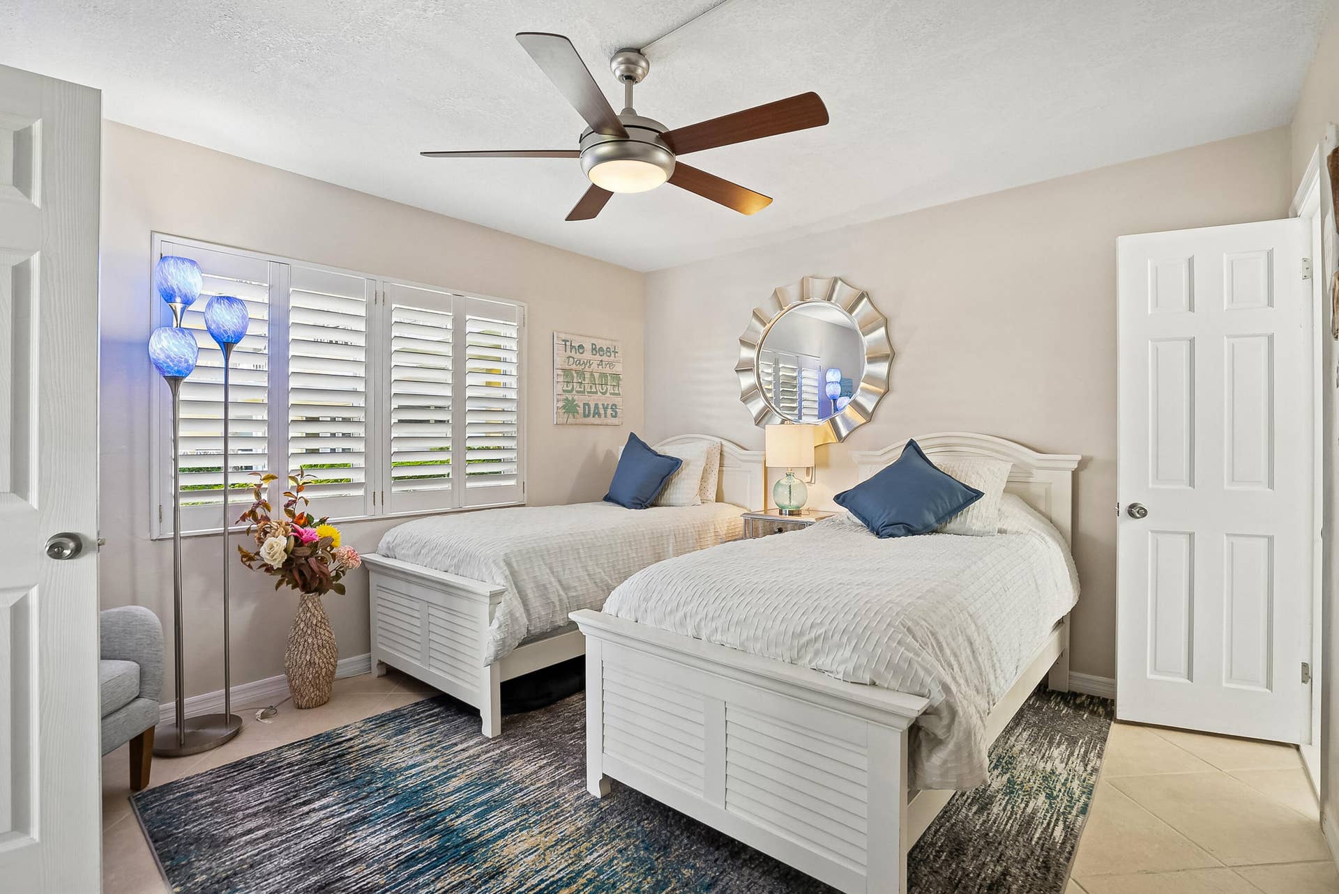 Guest bedroom with ensuite bath
