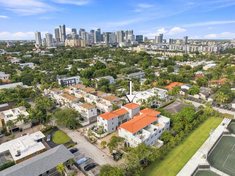 Property photo for 633 NE 11TH Avenue, Fort Lauderdale, FL