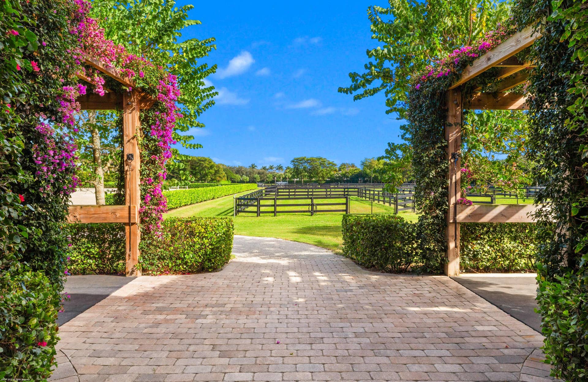15527 Imperial Point Lane, Wellington, FL 33414 Wash Stalls & Paddocks