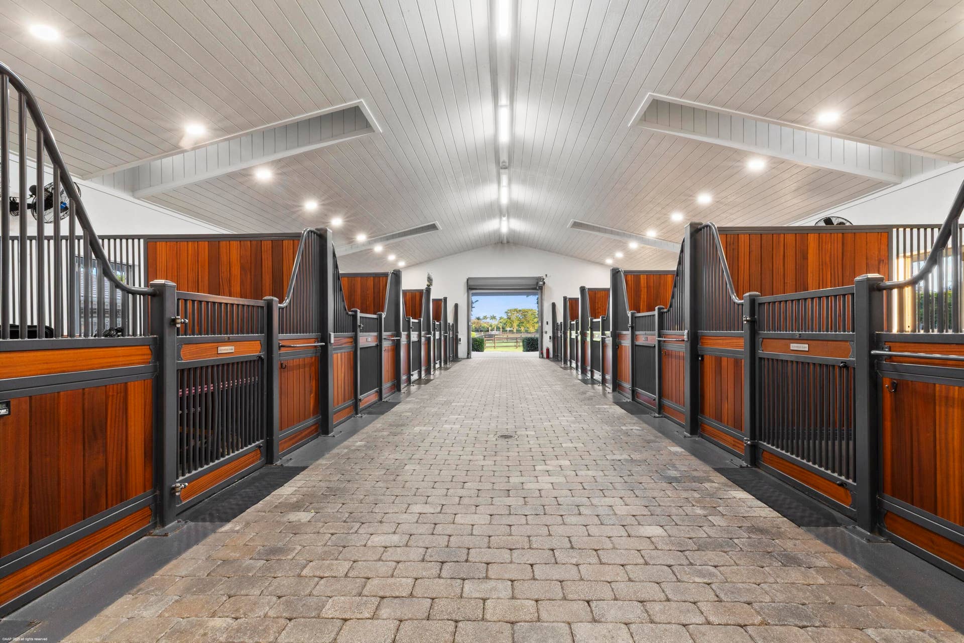15527 Imperial Point Lane, Wellington, FL 33414 20 Stall Barn